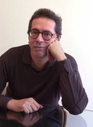 César Aira scrisse un romanzo in francese nel 1996, non lo pubblicò mai, e una clausola contrattuale lo ha riportato alla luce