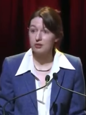 Sally Rooney porta Intermezzo in ebraico — dalla porta che ha scelto lei