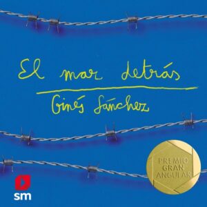 El mar detrás