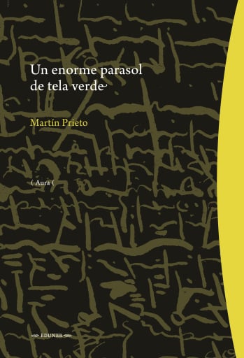 Un enorme parasol de tela verde